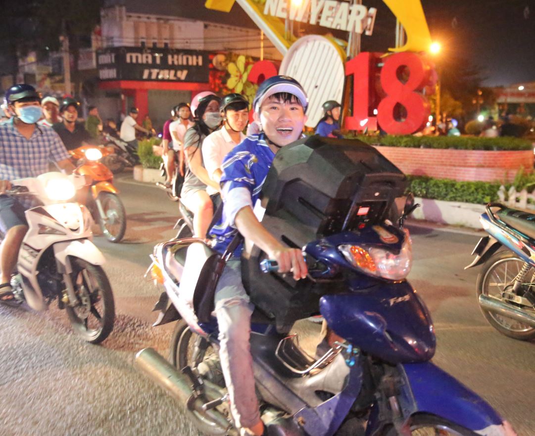 loa kéo công suất lớn cổ động bóng đá